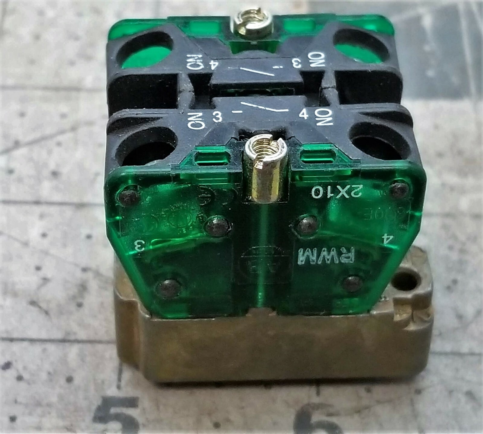 2-A B 800E-2X10 Pushbutton Contact Block Cartridges & 1 - 800E A2L Latch [B6B2]