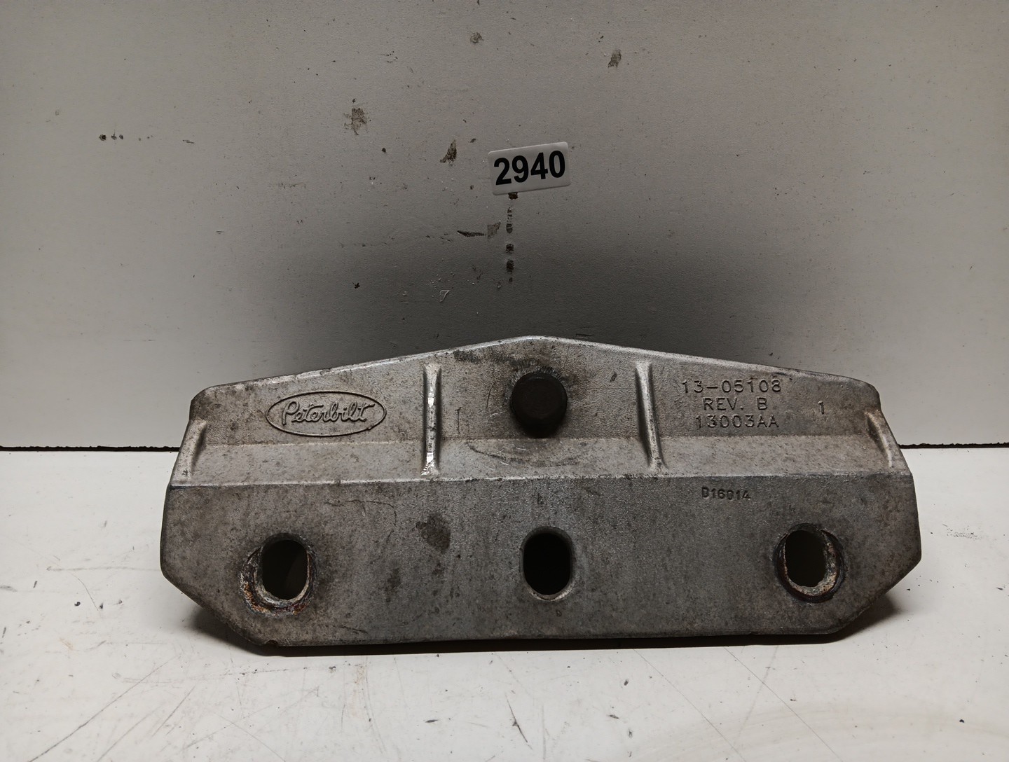 Peterbilt 387 Hood Lower Bracket 1305108 13-05108 #2940