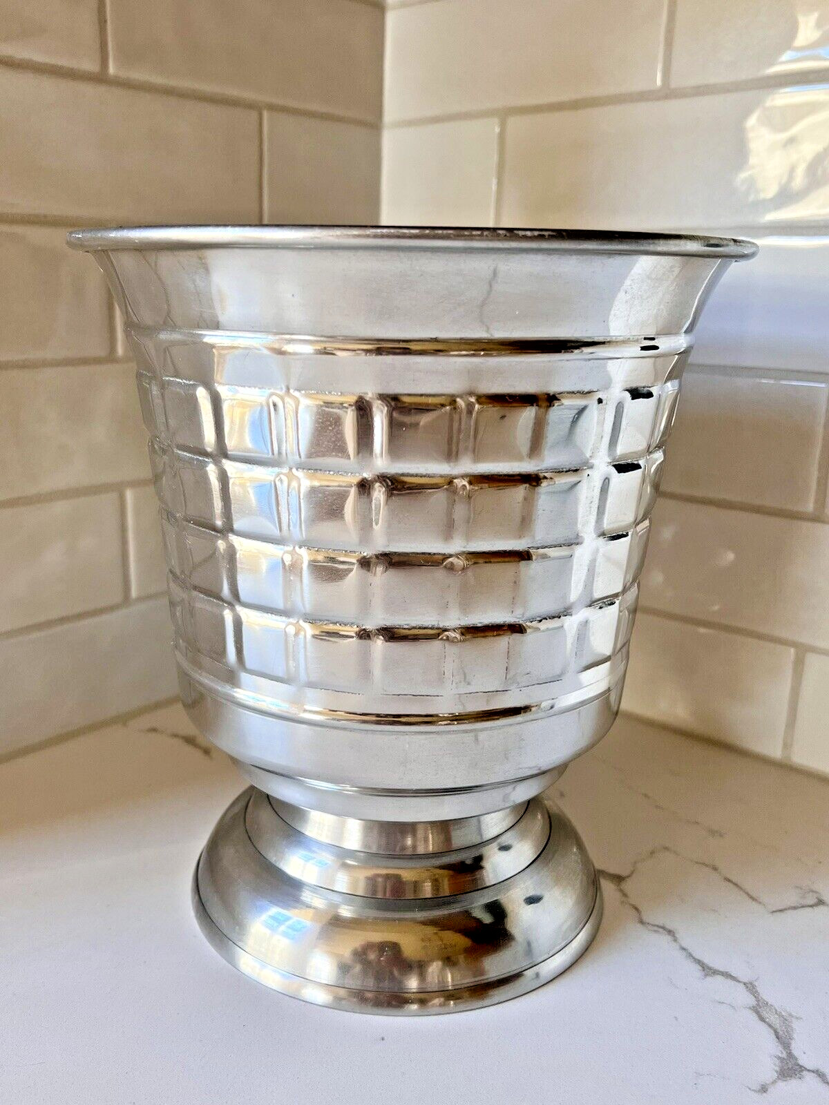 Williams Sonoma Large Aluminum Wine Beverage Chiller Ice Bucket With Pedestal