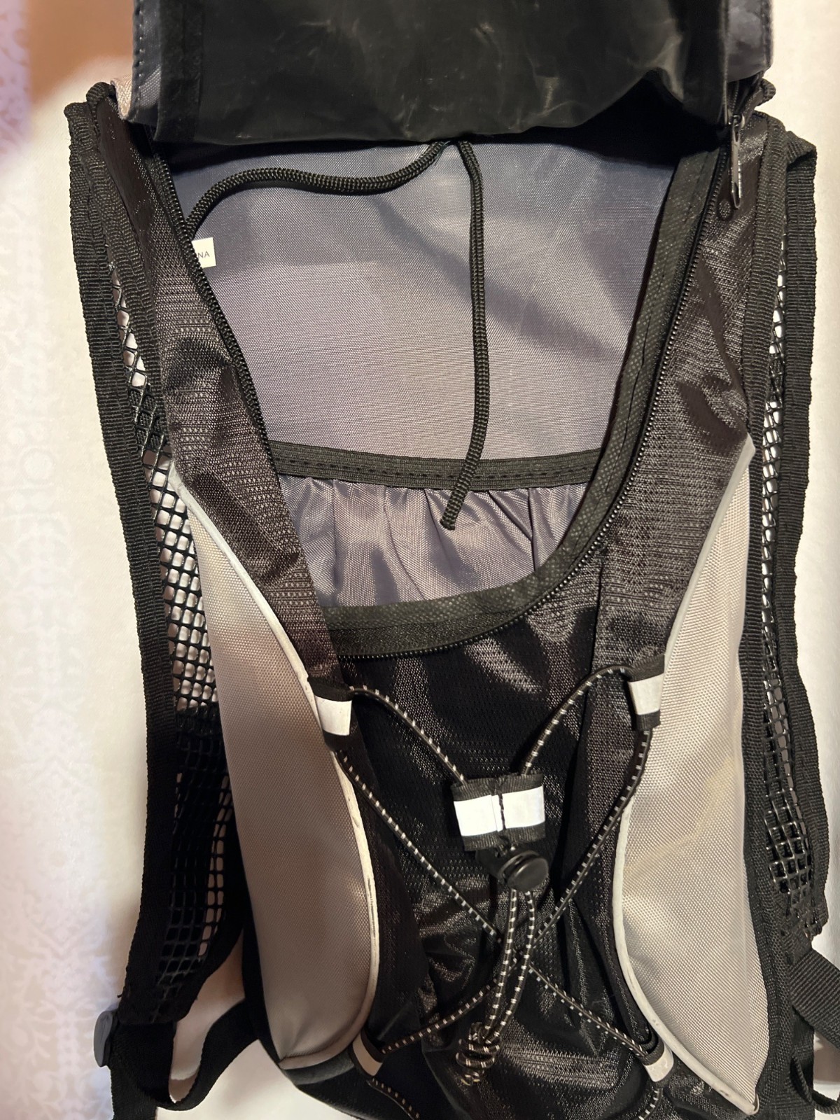 Nanfeng Hydration Backpack Airflow Design Mesh Panels & Adjustable Straps Black
