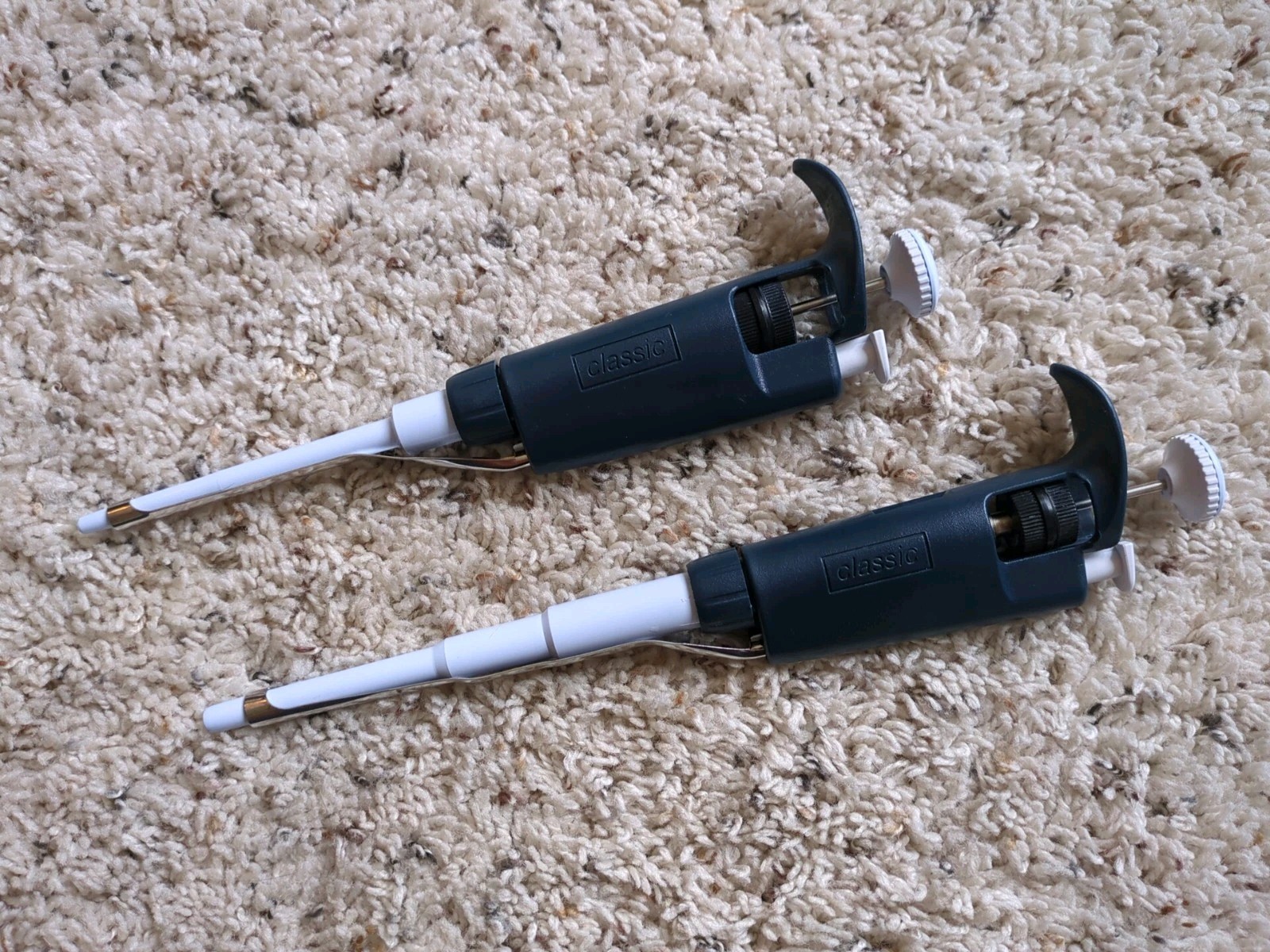 Set Of 2 Rainin Classic Single Channel Pipettes PR-200 & 1000, 200uL & 1000uL