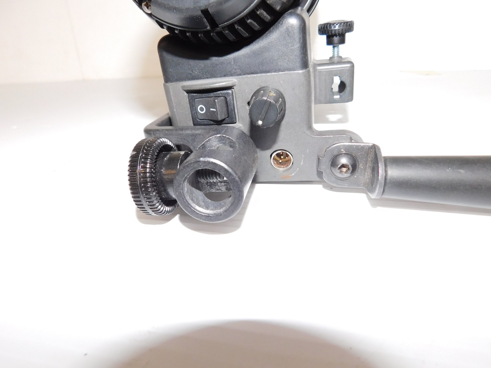 ^^ LOWEL PRO POWER LED DAYLIGHT (SLJ35)