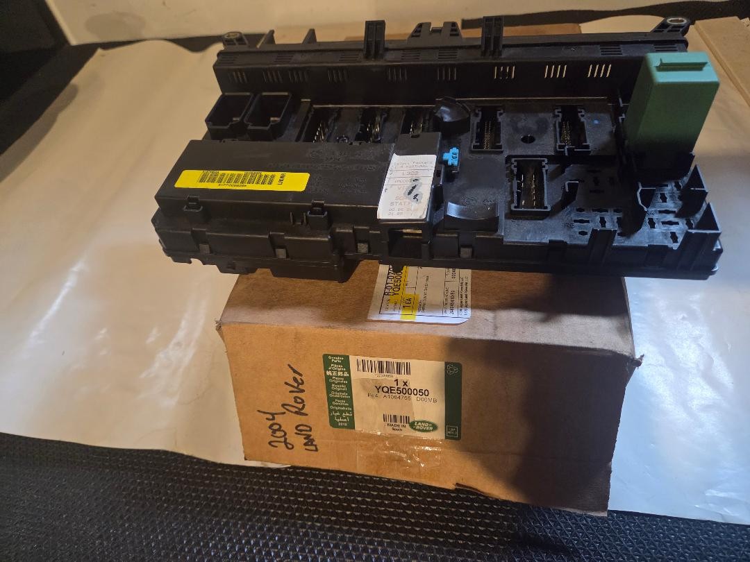 2003-2005 Land Rover Range Rover Front Fuse Relay Box YQE500050 OEM AK2111316