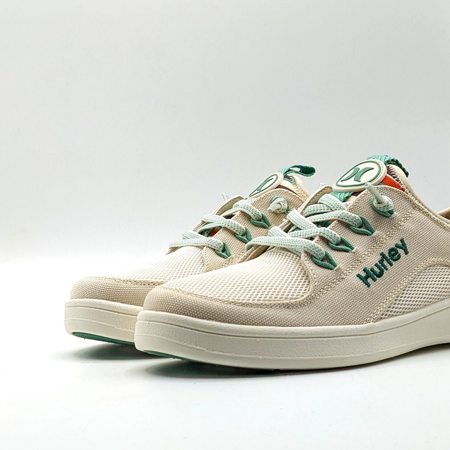 Hurley “Castaic” Women’s Colorful & Functional Casual Fashion Sneaker Beige NEW