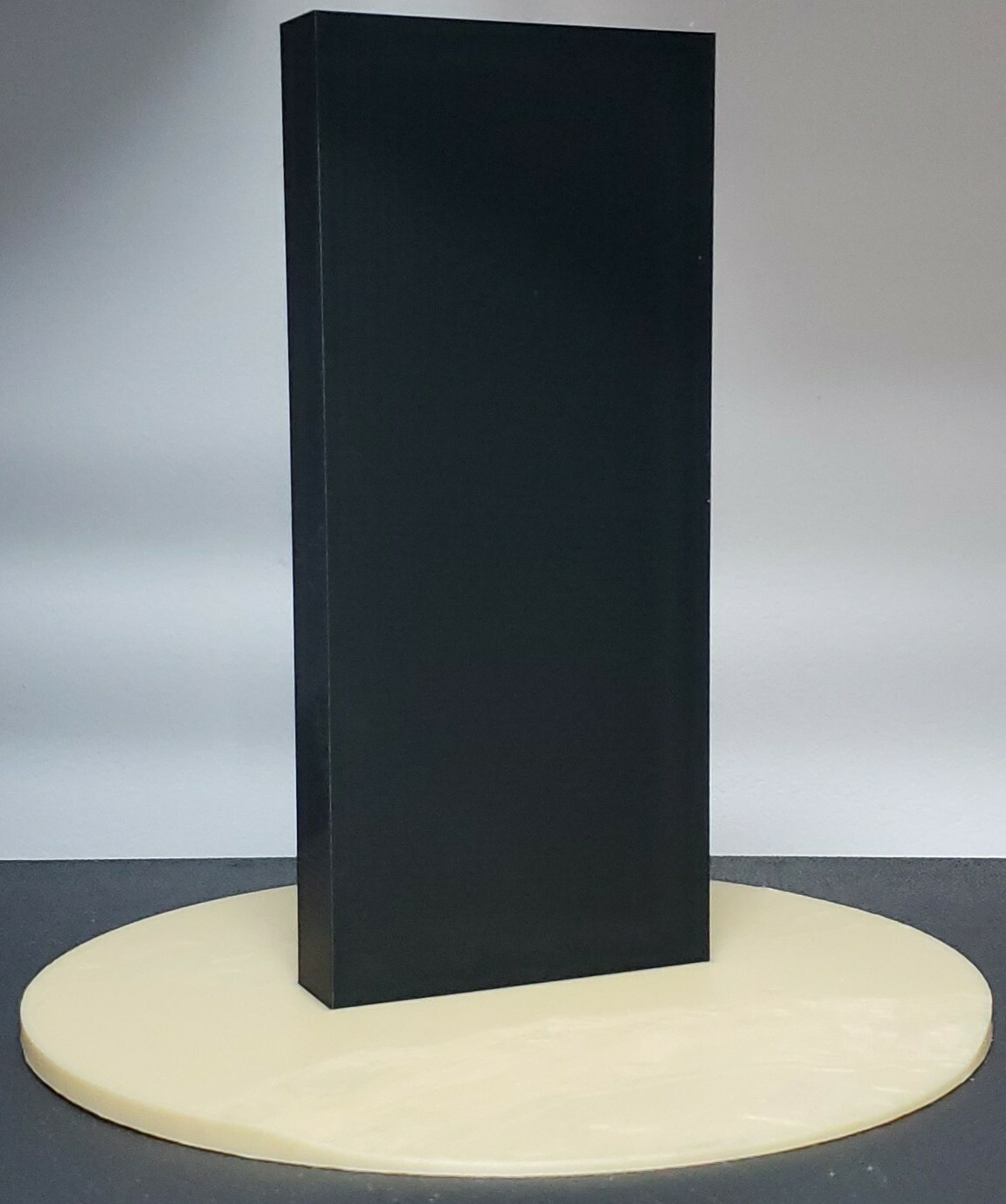 Monolith (2001: A Space Odyssey) On Prehistoric Earth [1:4:9 ratio] (Large)