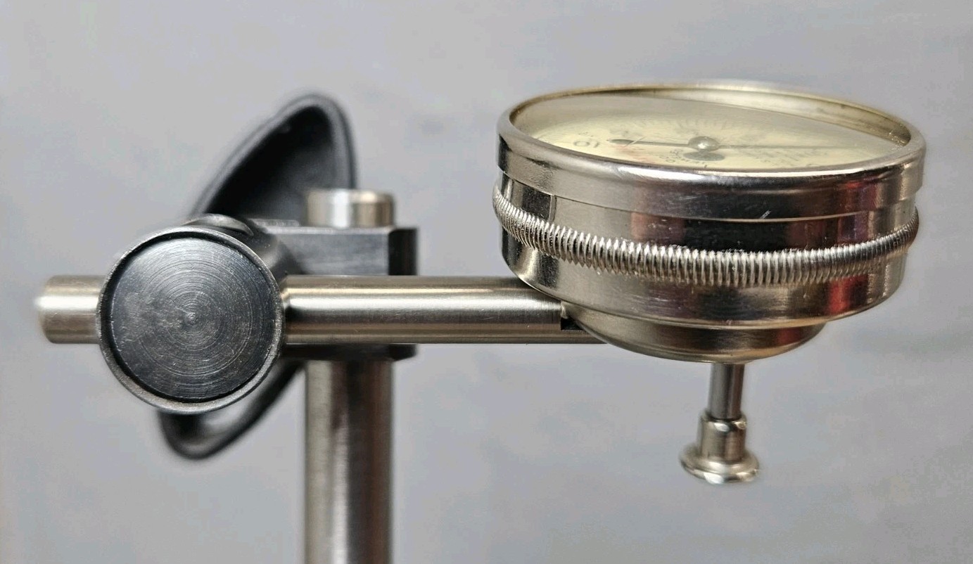 Starrett No. 196 dial indicator with a ??? magnetic base