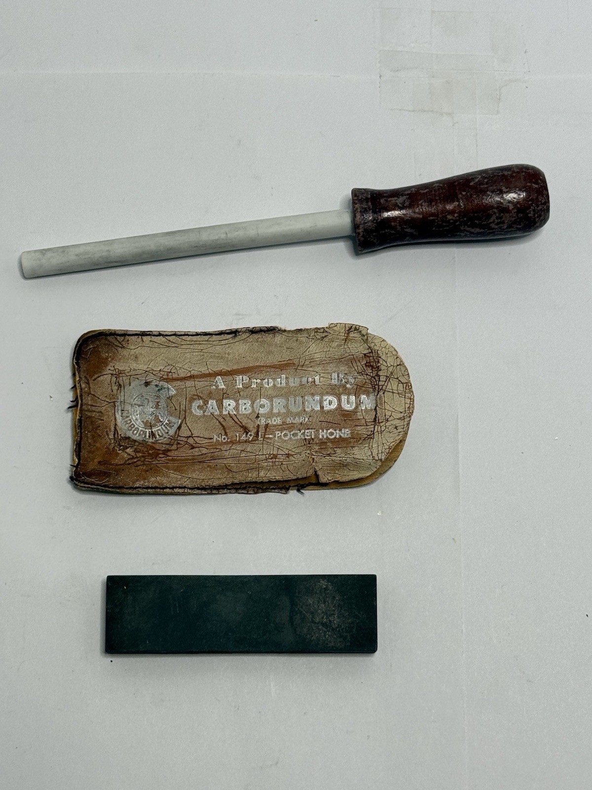 Lot of (2) Vintage Knife Sharpening Stones Carborundum #149 3" & Unbranded 4"