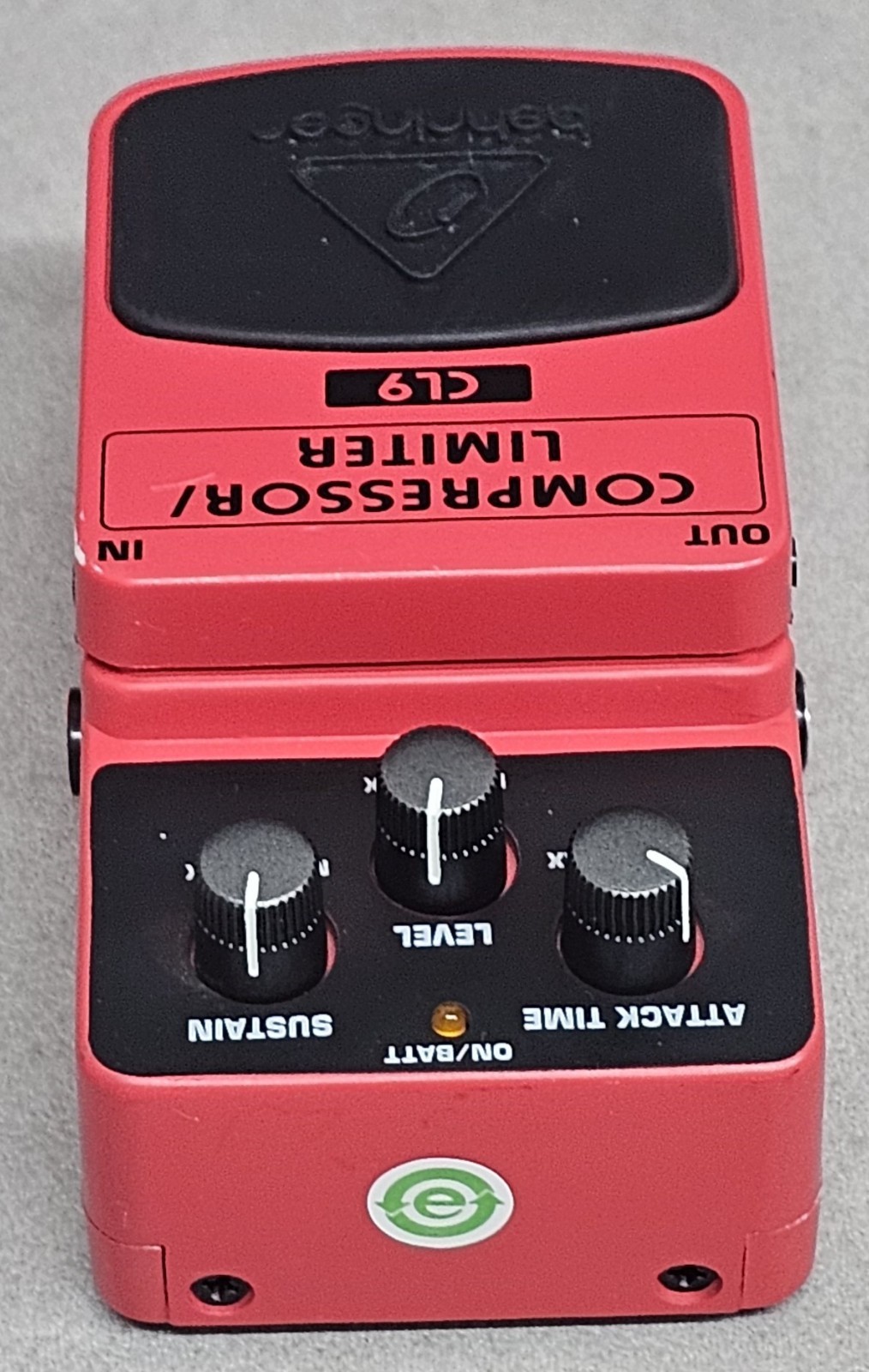 Behringer Compressor Limiter CL9 Red Guitar Pedal Compressor Limiter