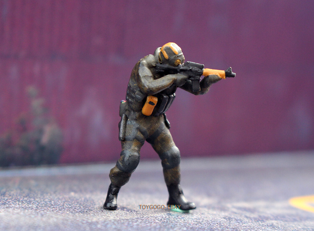 toy figure 1/64 The 4th Survivor cs robber  fit 1:64 car street diorama IN STOCK