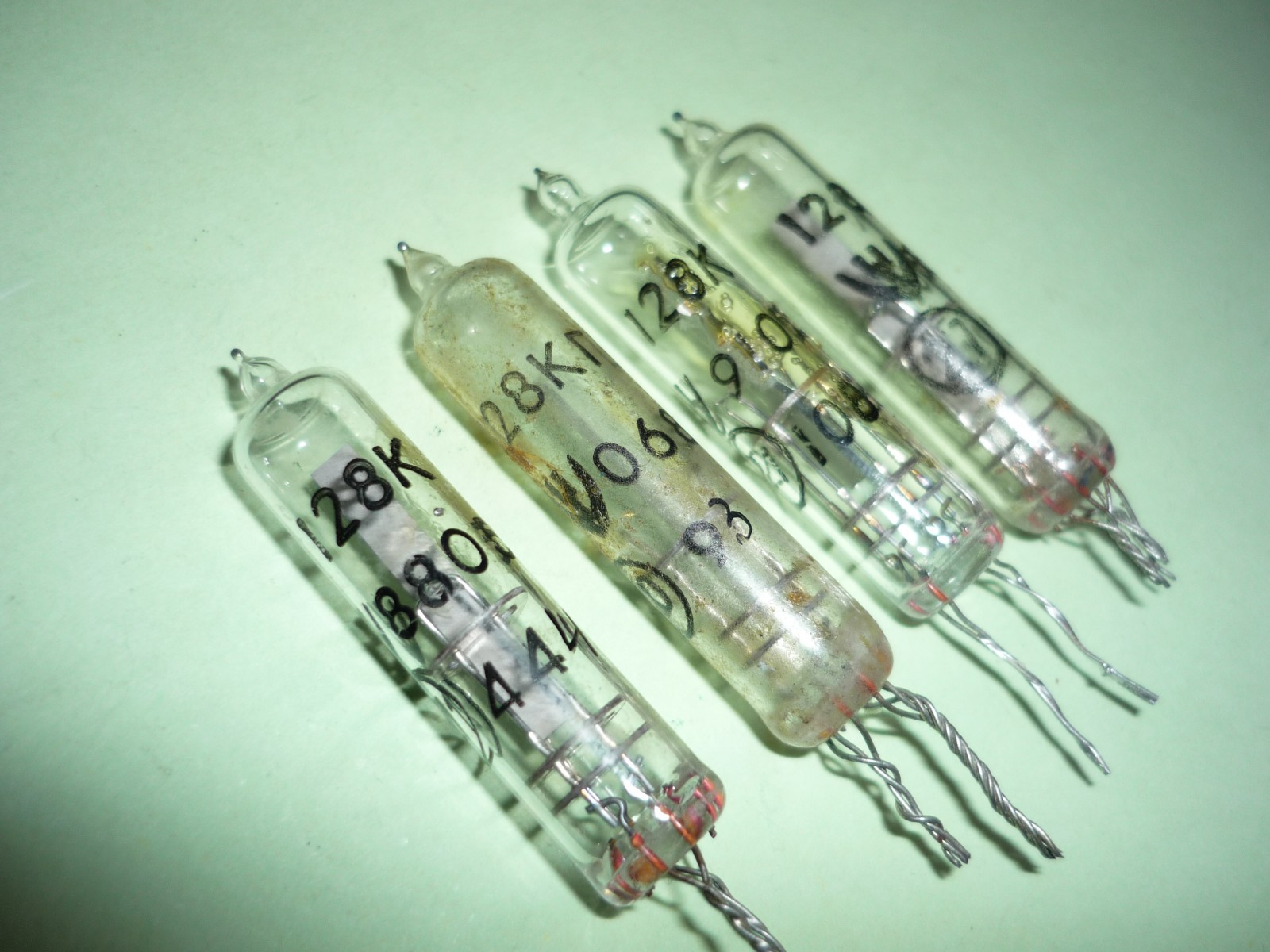 4pcs. Quartz / Crystal oscillator 128kHz Vacuum tubes PULLED