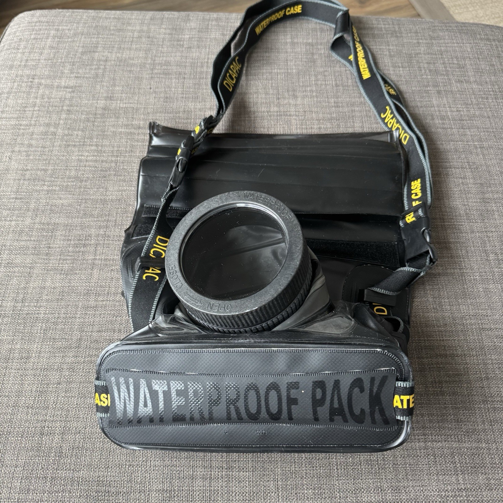 DiCAPac WP-S10 Pro DSLR Camera Series Waterproof Case