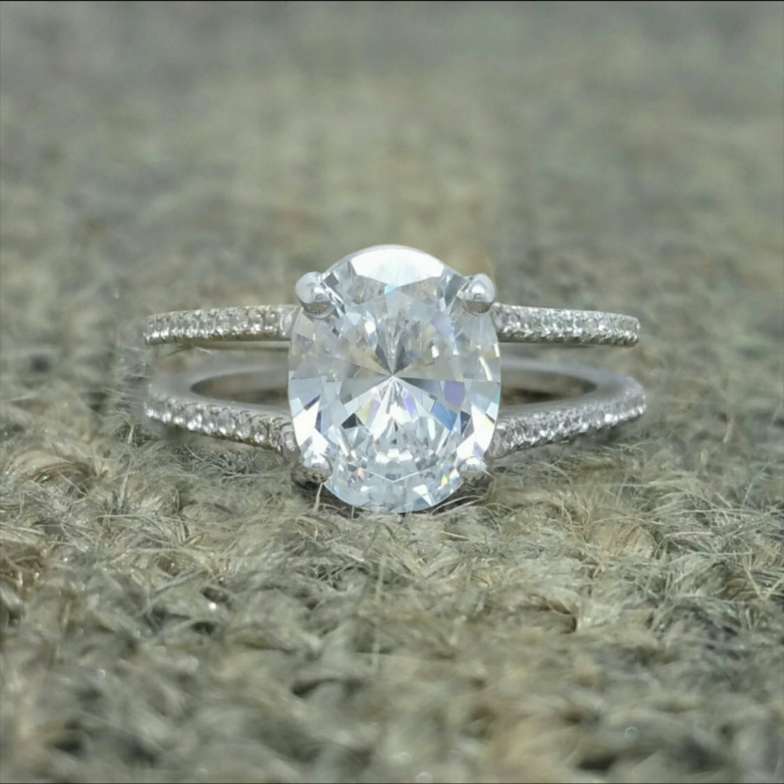 2.7Ct Oval Cut Simulated Diamond Split Shank Solitaire Ring White Gold Plated