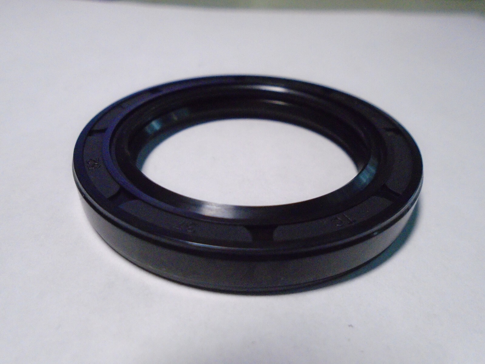 TC 37X52X7 DOUBLE LIPS METRIC OIL / DUST SEAL 37mm X 52mm X 7mm WITH SPRING