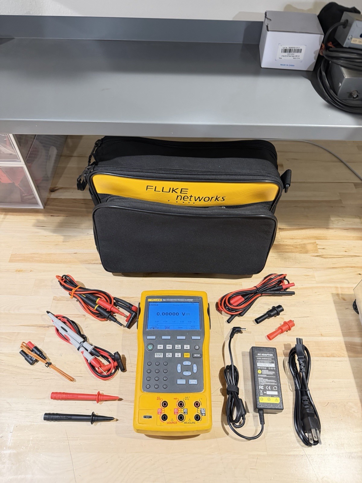 FLUKE 754 DOCUMENTING PROCESS CALIBRATOR W/ ACCESSORIES (TESTED) FREE SHIPPING