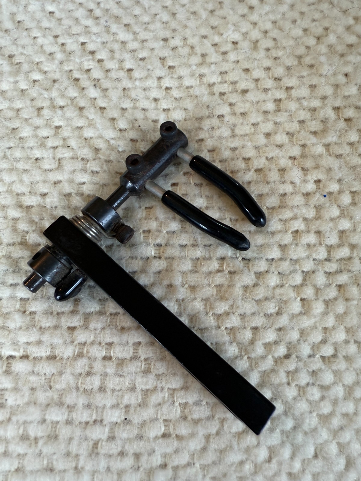 Dual Prong Flipper Rest for Parts