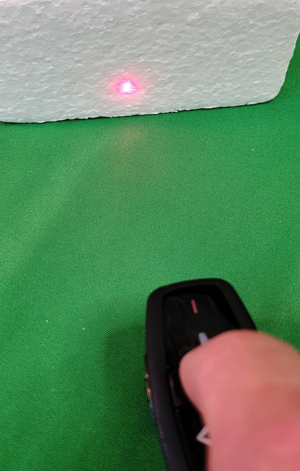 Logitech R400 LCD Presentation Laser Pointer Remote W/ Dongle / Case TESTED