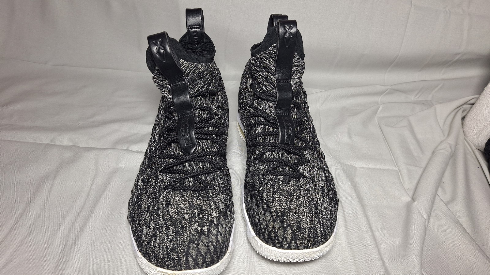 Size 10.5 - Nike LeBron 15 Ashes - 897648-002
