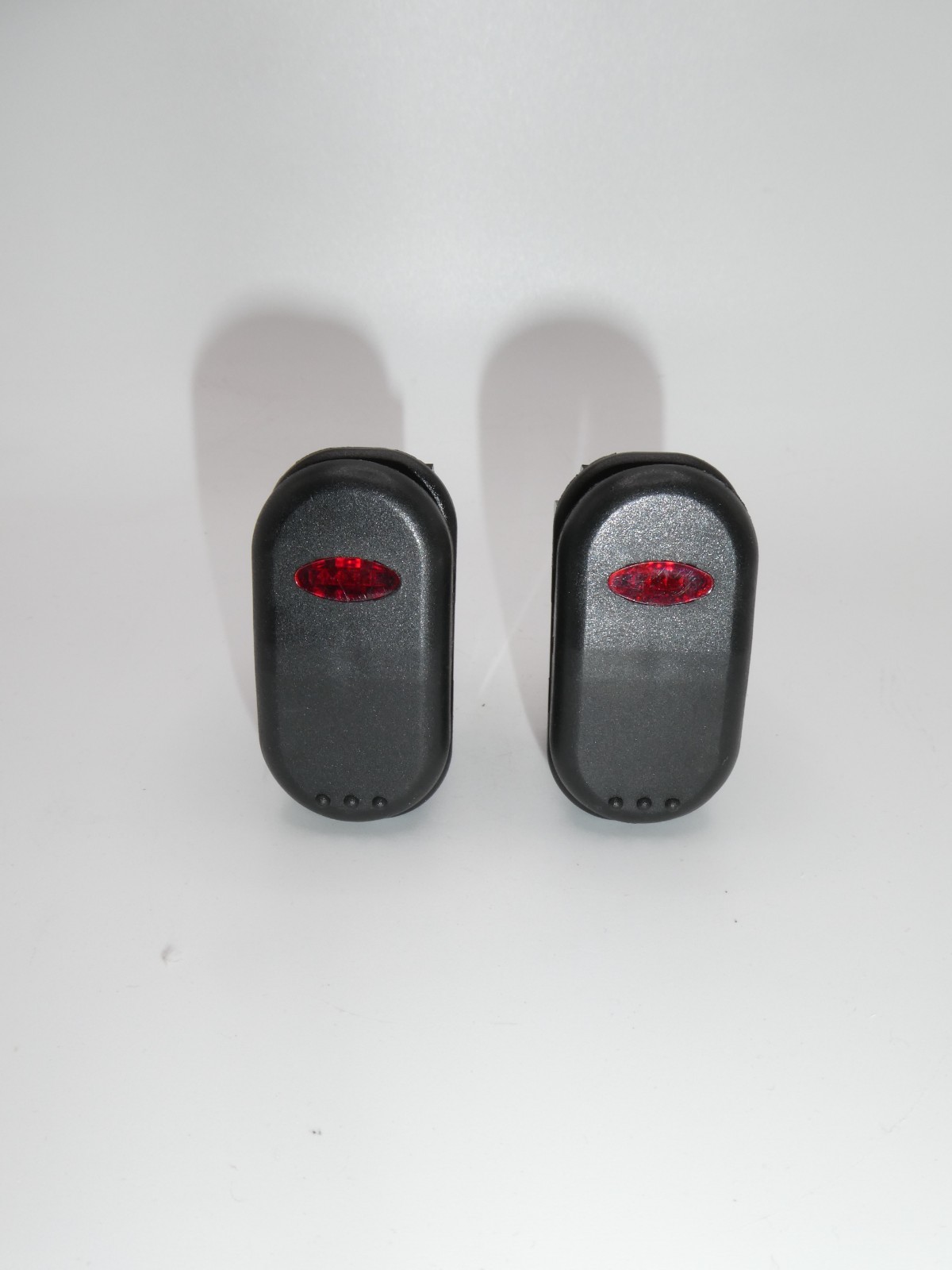 Shin Chin R13-232A2-BBNA (R13-232A2) On-Off Rocker 21A;14VDC2P SPST "Lot of 2"