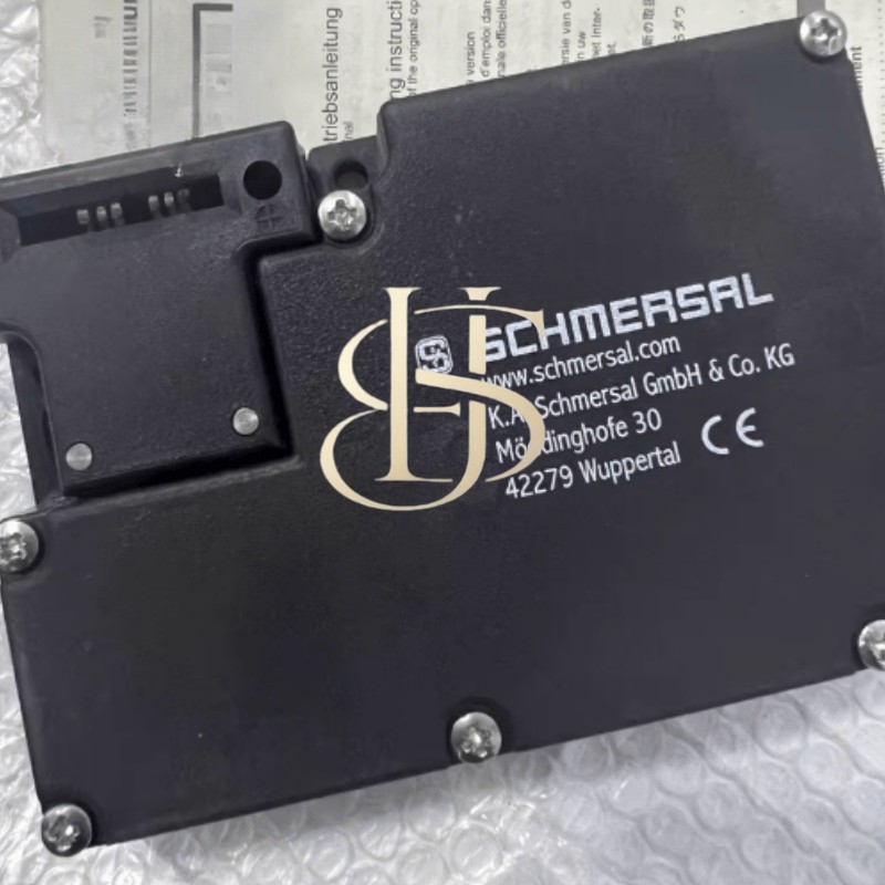 1PCS New Schmersal AZM 161SK-12/12rk-024 Safety Interlock Switch