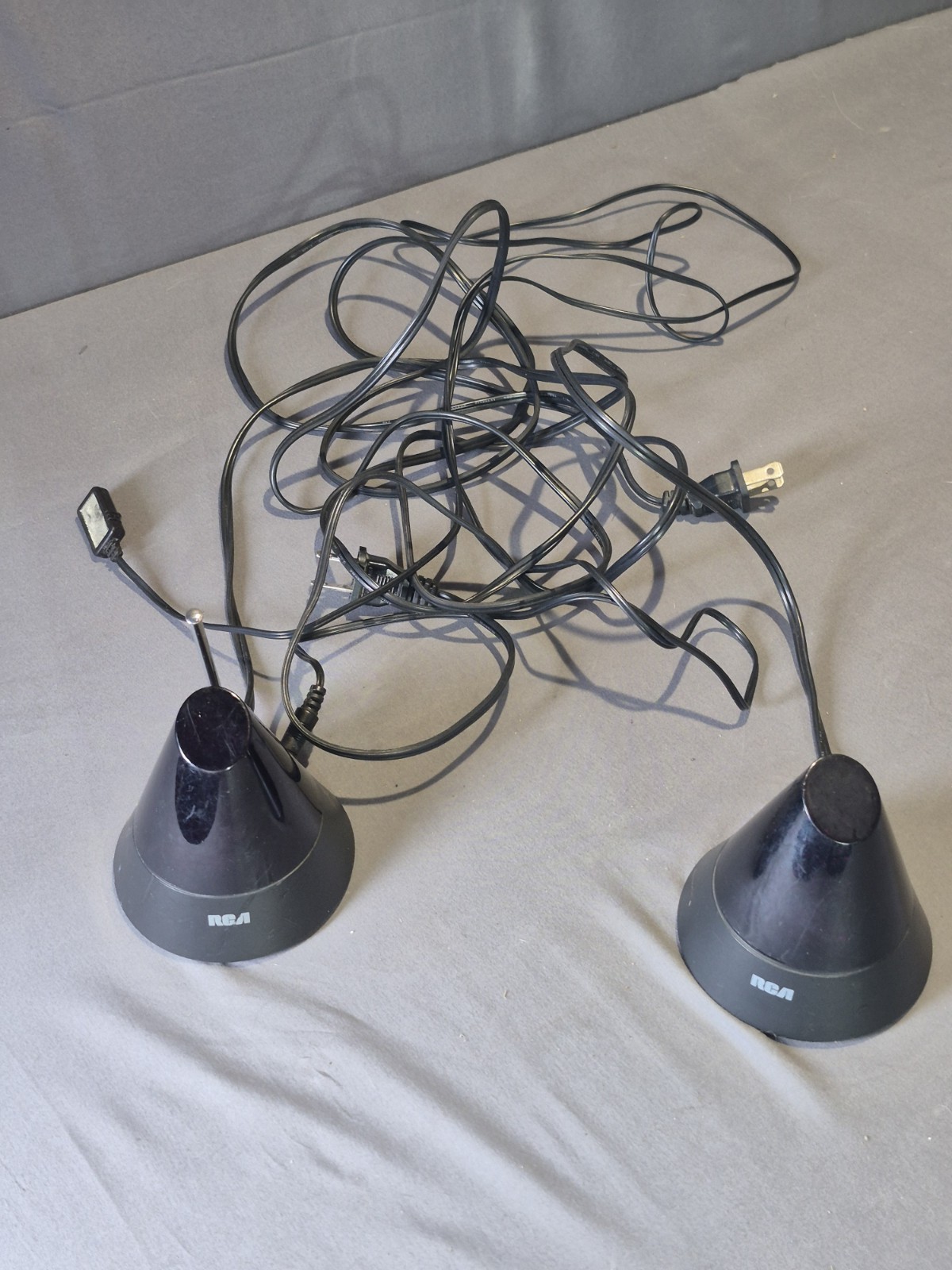 RCA Wireless Receiver/IR Emitter Model D930 for use with Model D935