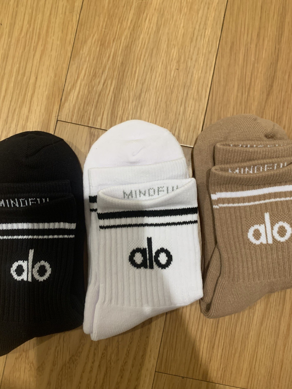 Alo Unisex Half-Crew Throwback Socks 3 Pack White tan Black