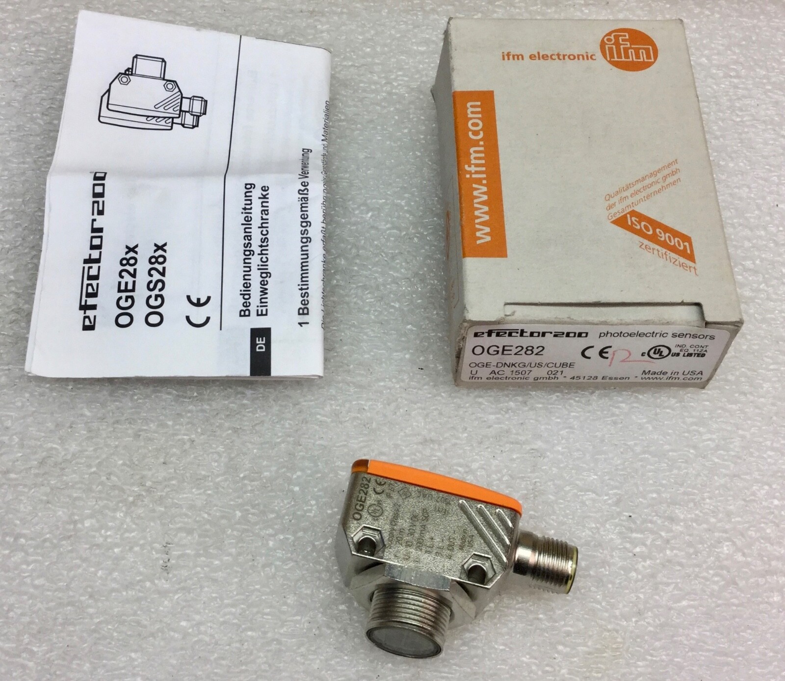 EFECTOR  OGE282 OGE-DNKG/US/CUBE PHOTOELECTRIC SENSOR 10-30VDC NEW IN BOX