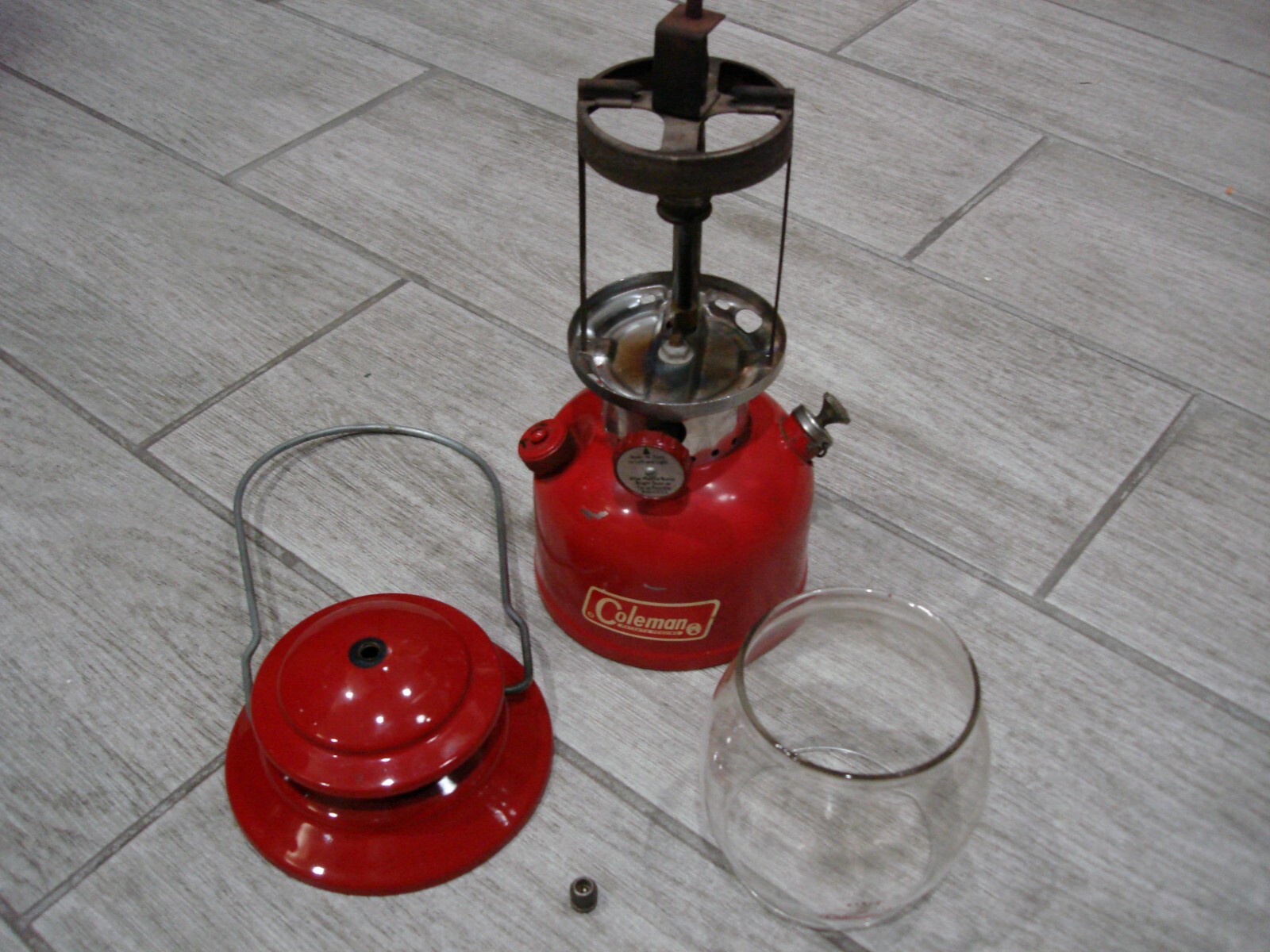 NICE 1966 11/66 RED COLEMAN 200A SINGLE MANTLE LANTERN