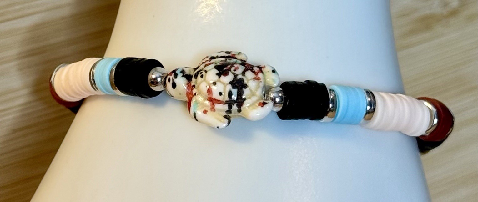 Heishi Stretch Bracelet W/Turtle Charm