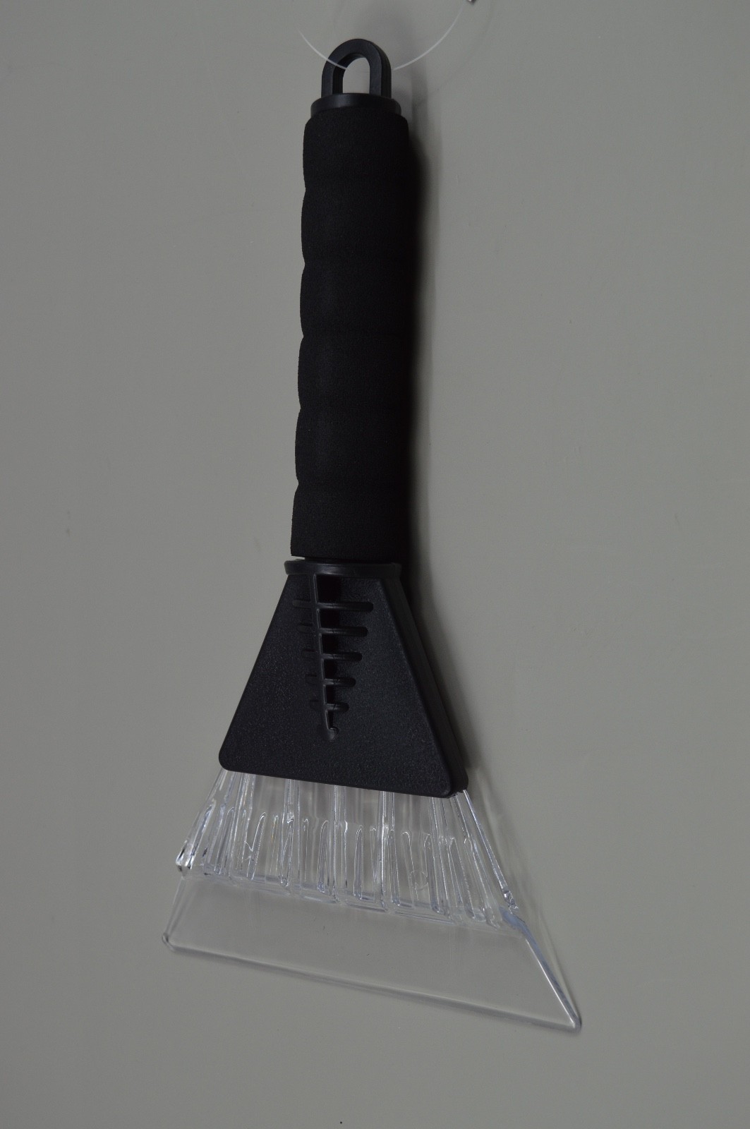 1pc LARGE ICE SCRAPER CAR VAN WINDOW WINDSCREEN FROST SNOW COLD WINTER (T112)