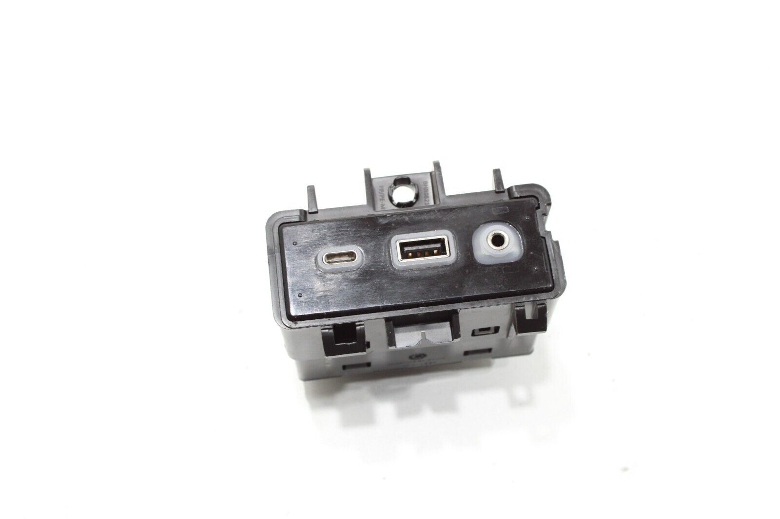 2021 - 2023 CHEVROLET TRAILBLAZER DASH DASHBOARD USB PORT AUX JACK MEDIA HUB OEM
