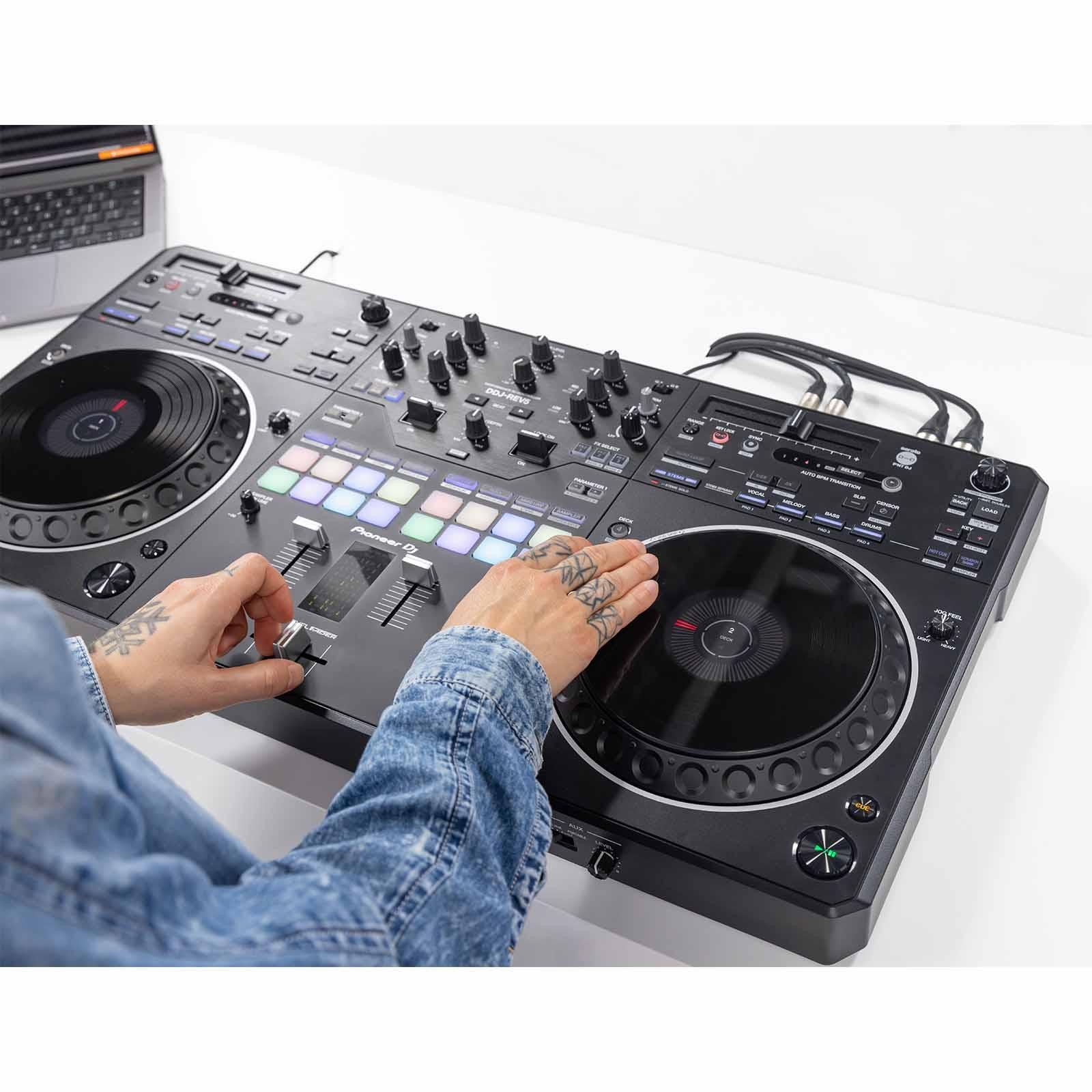 Pioneer DJ DDJ-REV5 Scratch-Style DJ Controller with Headliner Case