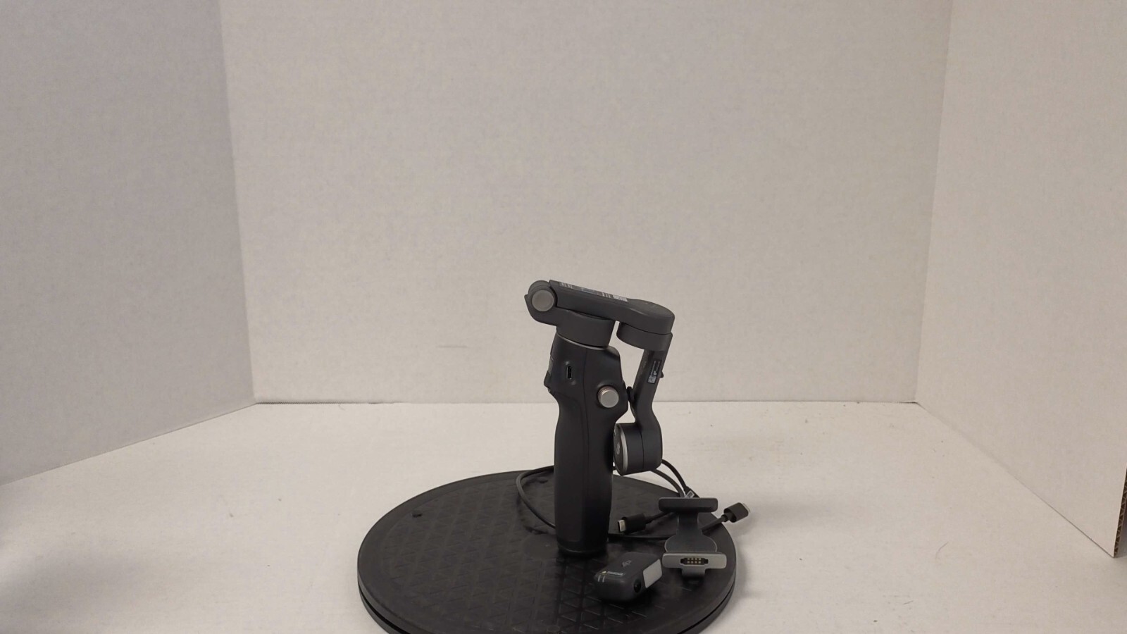 DJI Osmo Mobile 7P smartphone stabilizer