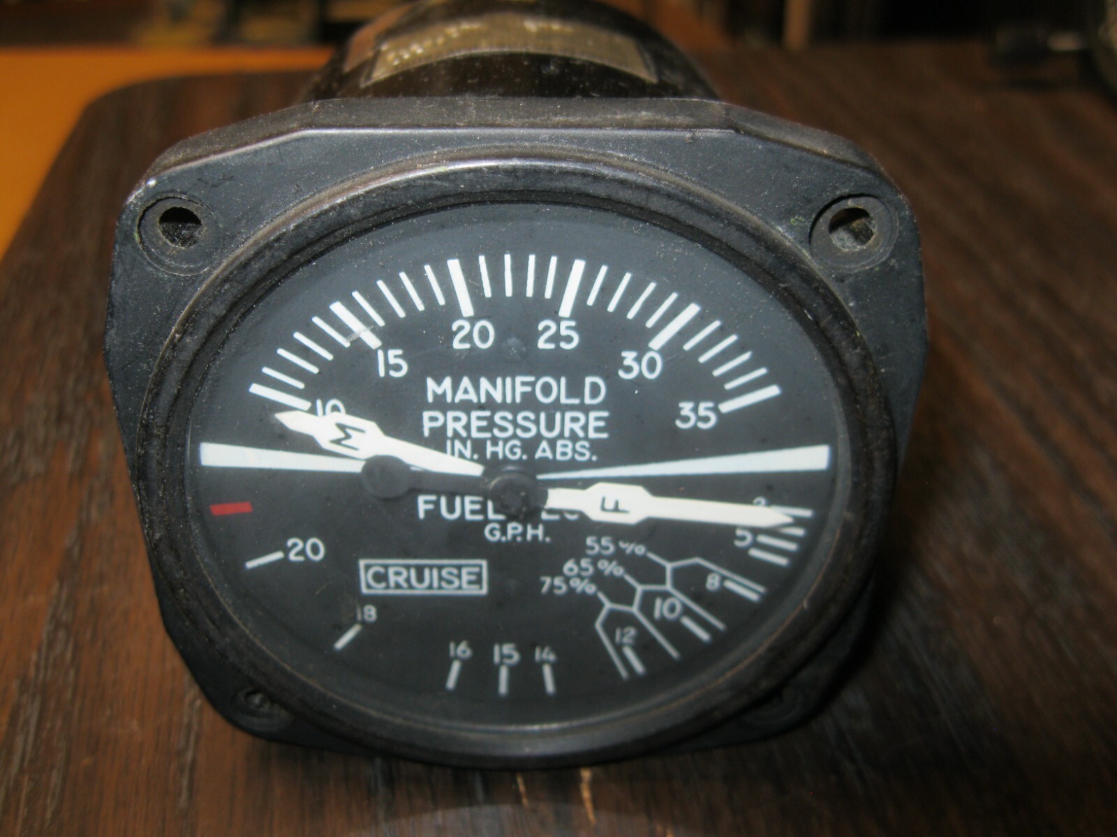 Manifold / Fuel pressure gauge United Instruments PMF-41-1 as a core / Parts