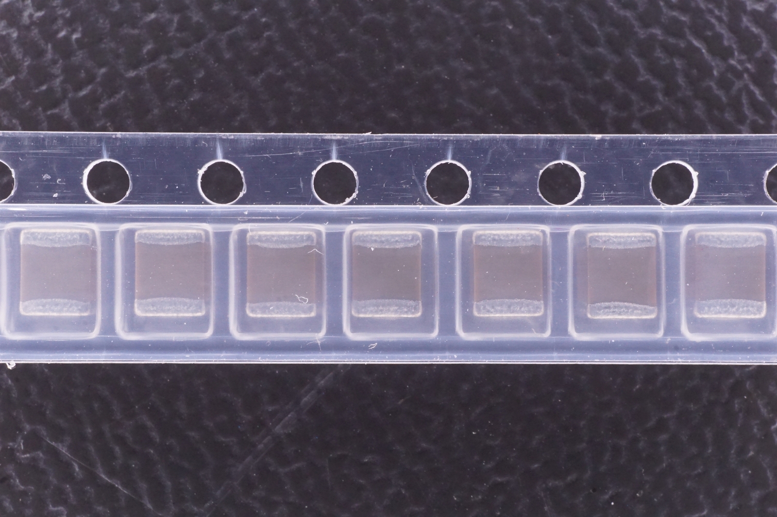 Lot of 10 x 12103D106KAT2A AVX Ceramic Capacitor 10uF 25V 10% X5R 1210 SMT NOS