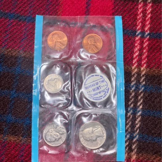 1970 P + S BU Set Coins 1C 1C 5C 10C 25C in Mint Cellophane