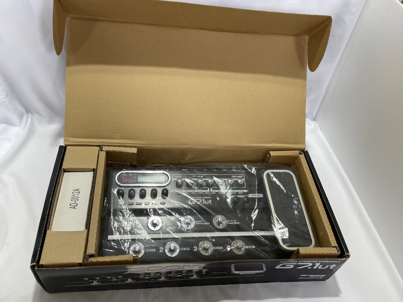 ZOOM G7.1ut Guitar Effects Pedals Console Multi Processor with Box andAdapter