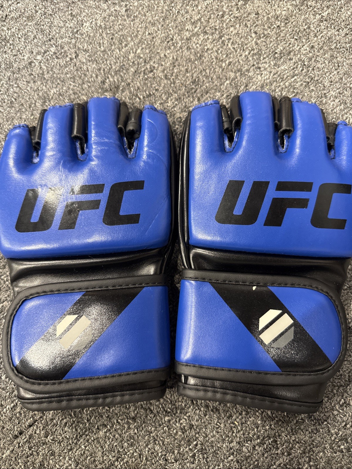UFC Unisex's MMA Gloves Small/Medium - Blue