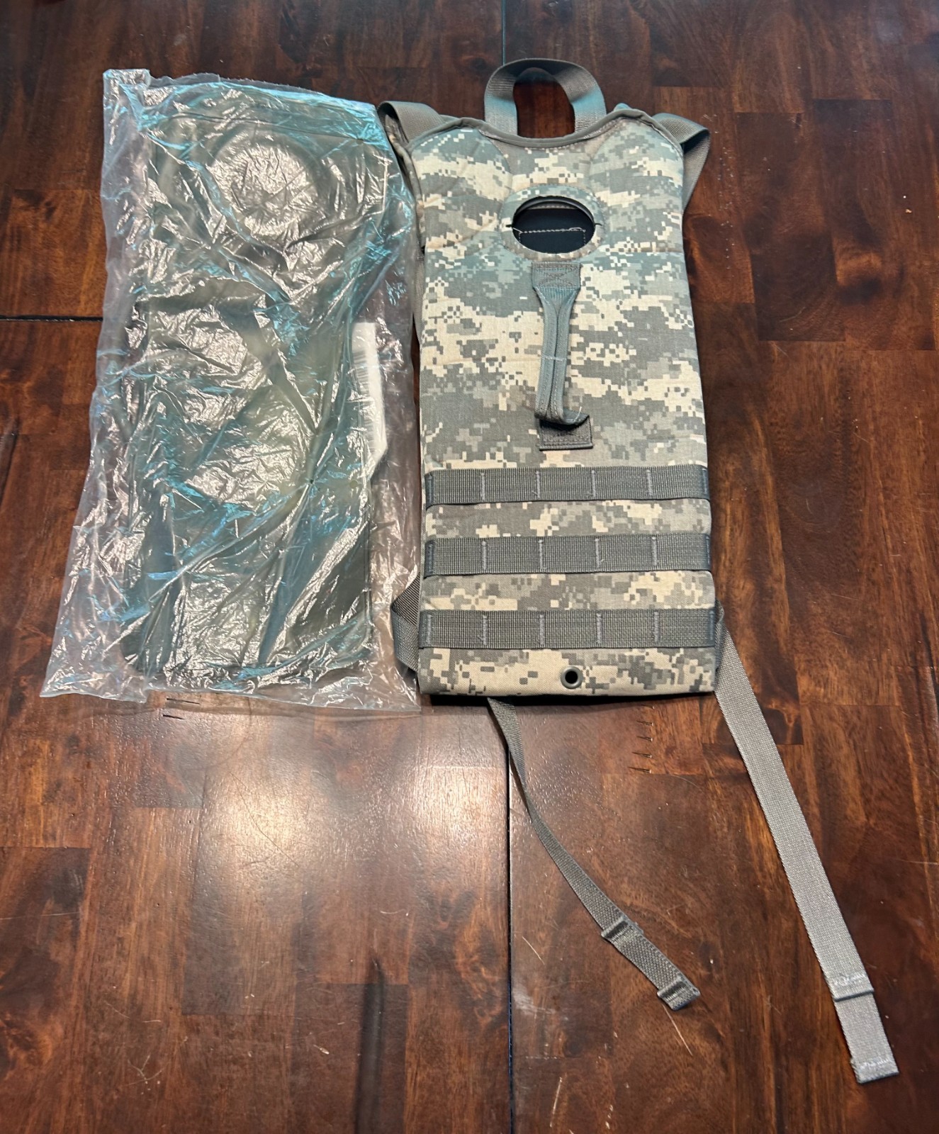 USGI Military ACU Hydration Carrier Pack Pouch with New 100oz 3L BLADDER