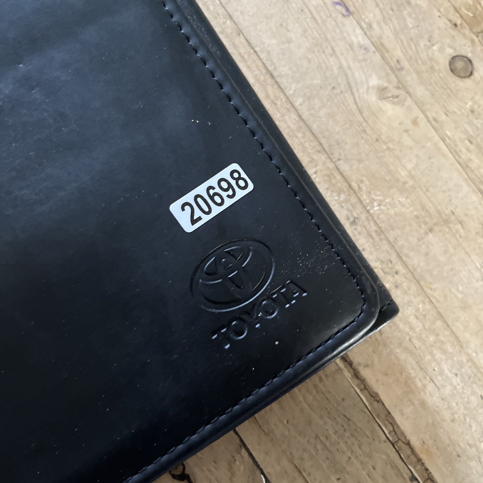 09-15 TOYOTA AVENSIS OWNERS MANUAL HANDBOOK + NAVIGATION & WALLET 2015 Re20698