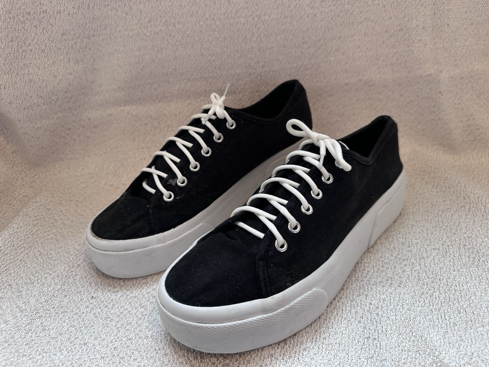 H&M Unisex Black and White Platform Fashion Sneakers size EUR 40 US 8.5 Shoes