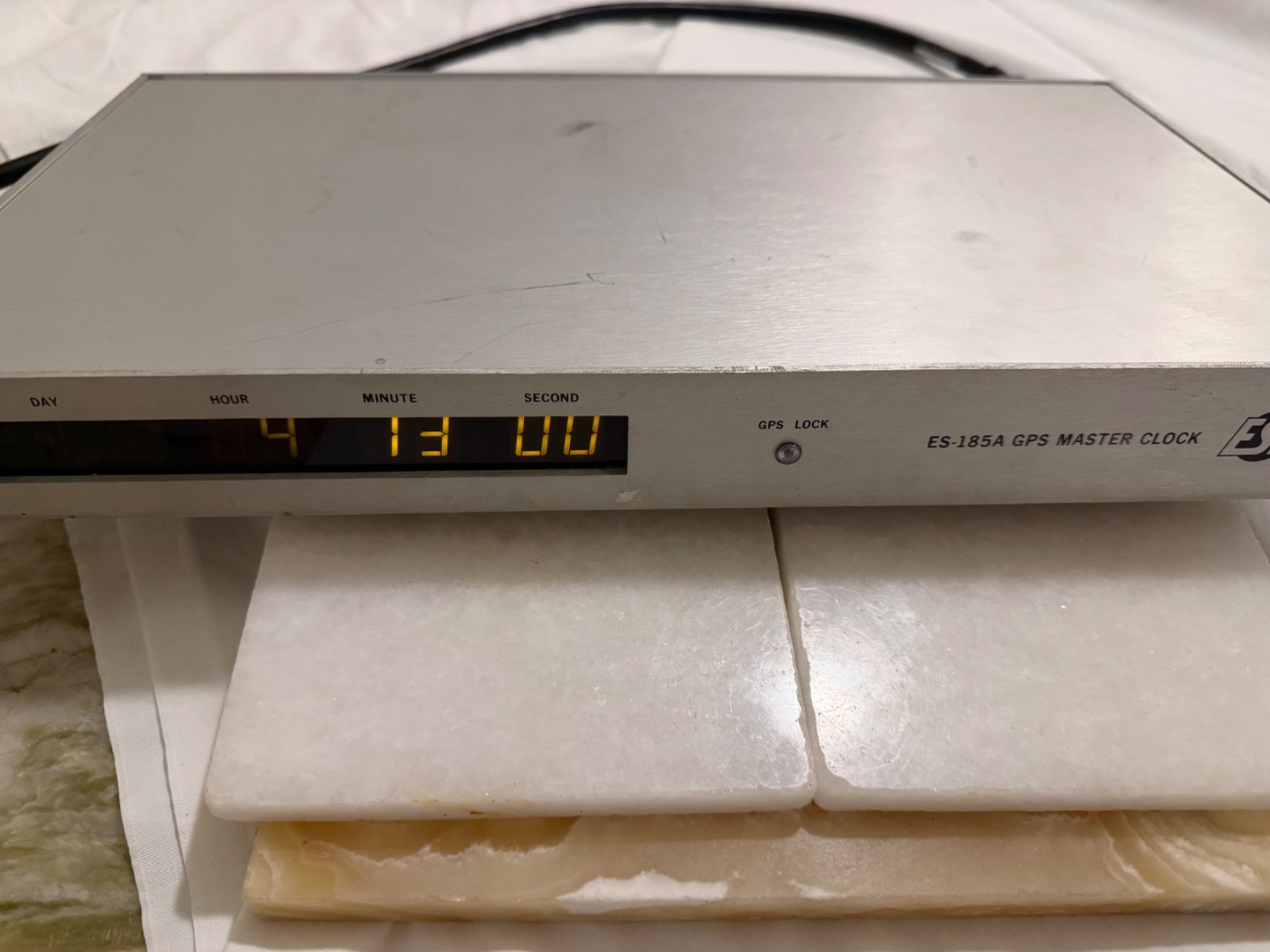 ESE ES-185A GPS MASTER CLOCK  ( WORKS / ex )