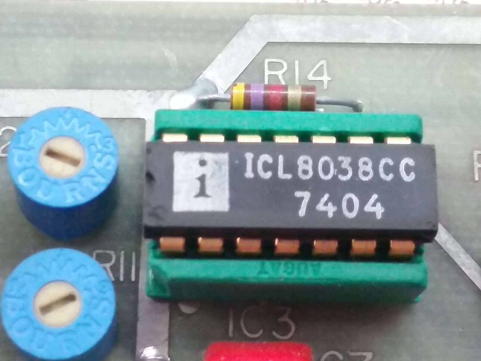 UHF MULTI REPEATER CONTROL MODEL PC-300 + ACOPIAN D15-35 POWER MODULE