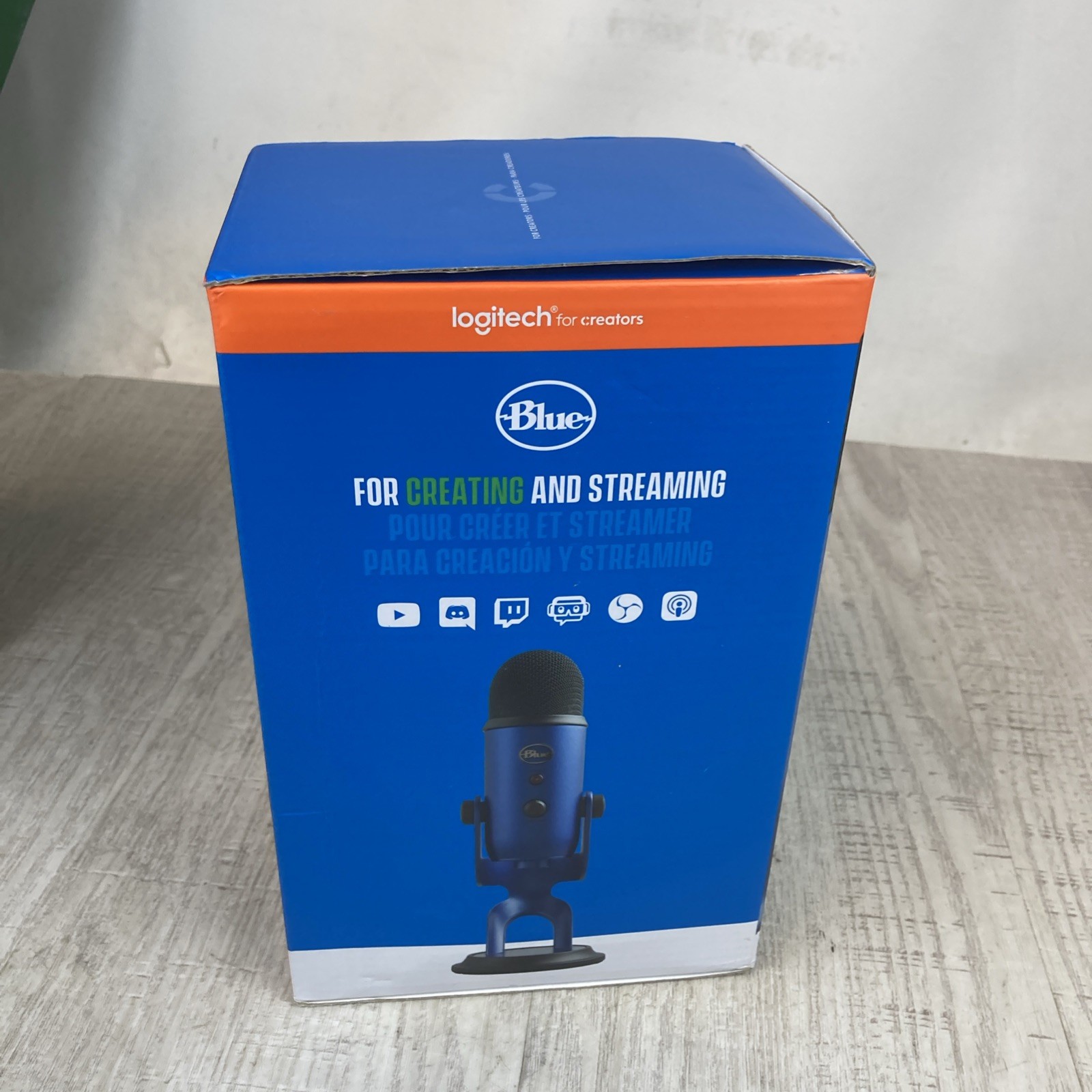 Blue Yeti Professional Multi-Pattern USB Condenser Microphone - Midnight Blue