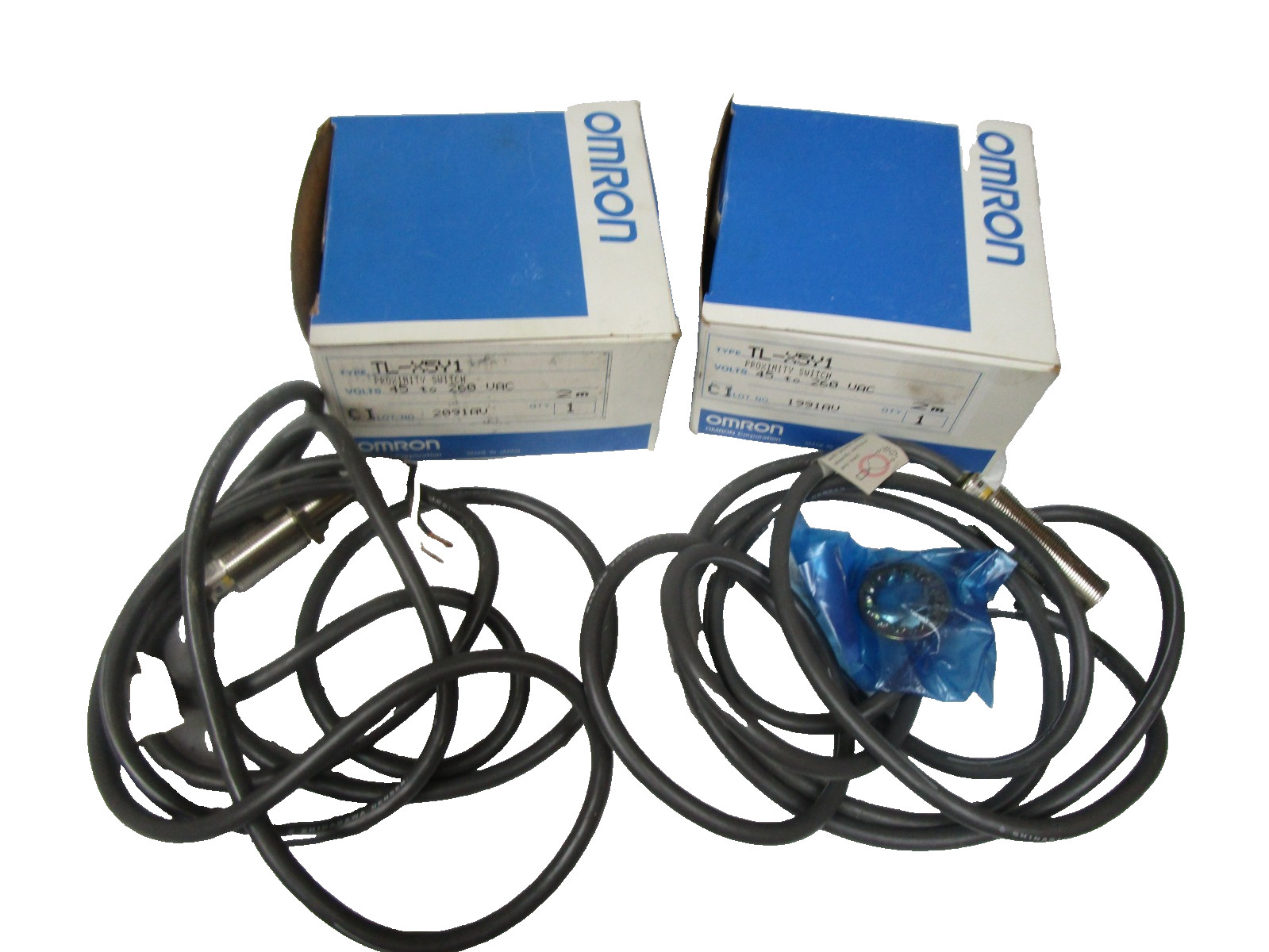 Omron TL-X5Y1 Proximity Switch 45 to 260Vac Lot of 2