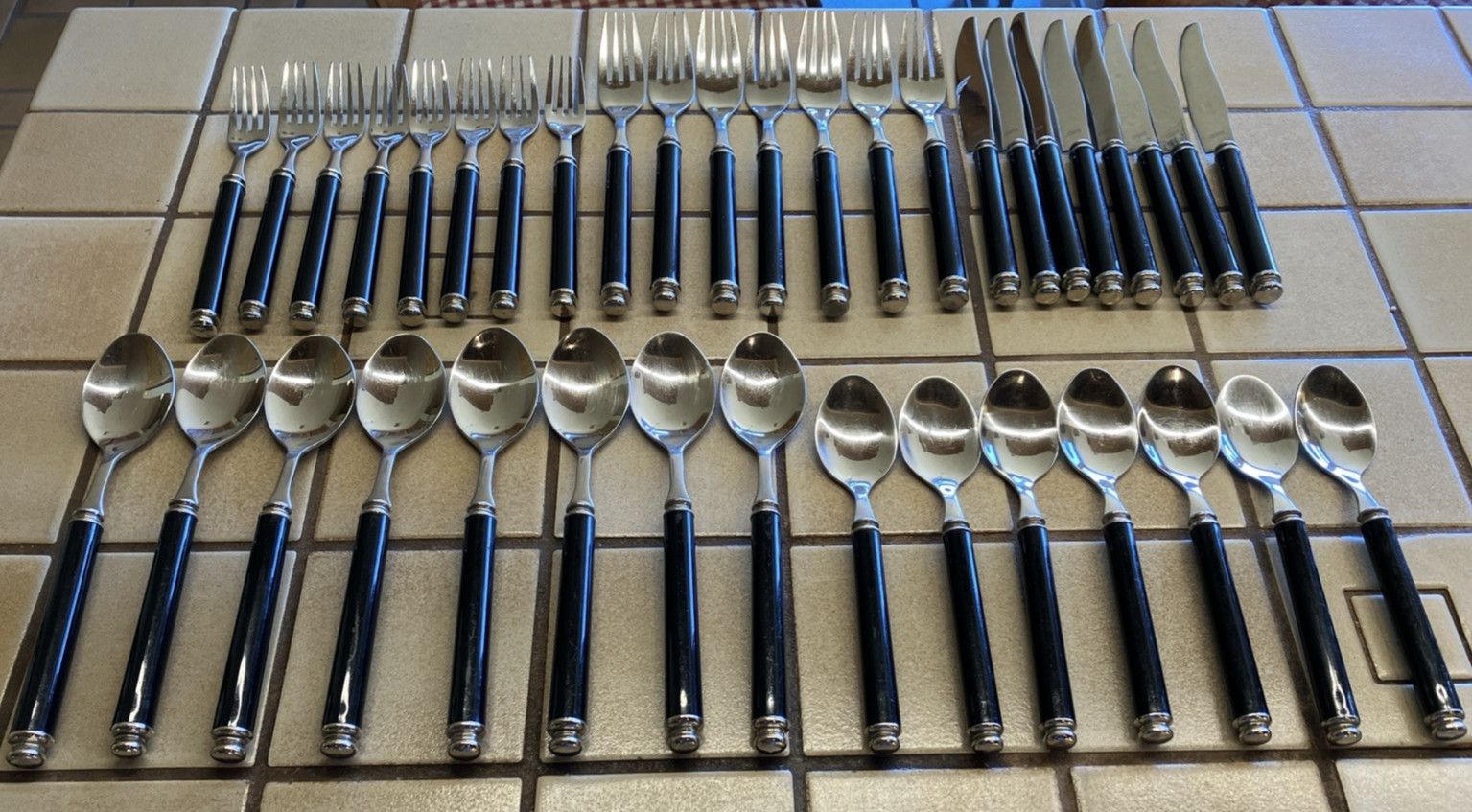 MCM ASTORIA 18/10 STAINLESS & BLACK ACRYLIC HANDLE FLATWARE 38-PC SERVICE FOR 7+