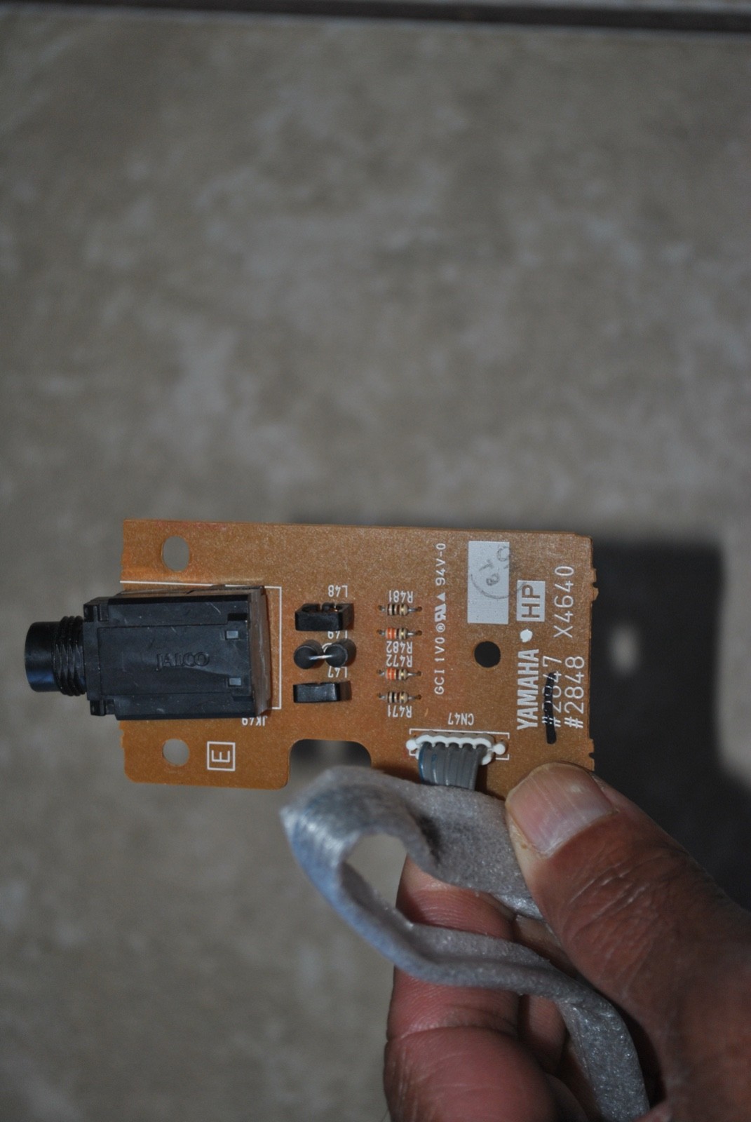 yamaha x4640 headphone jack