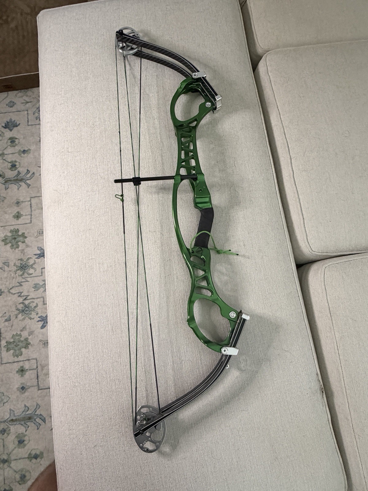 Hoyt Pro Comp Elite XL Right-Handed Bow 28-29.5 Draw 55lb Limbs