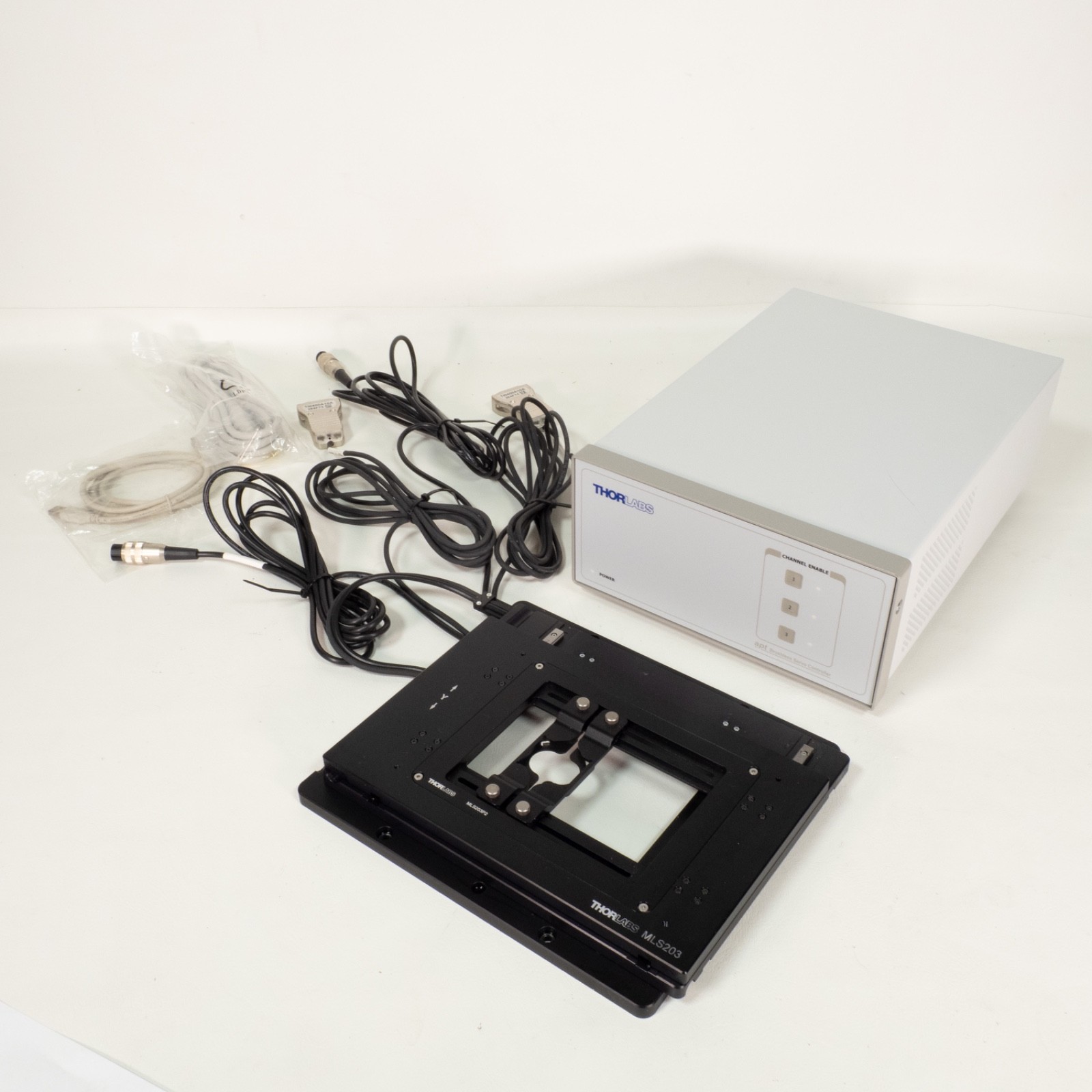 Thorlabs MLS203 Motorized XY Scanning Stage MLS203P2 w/ BBD202 Controller