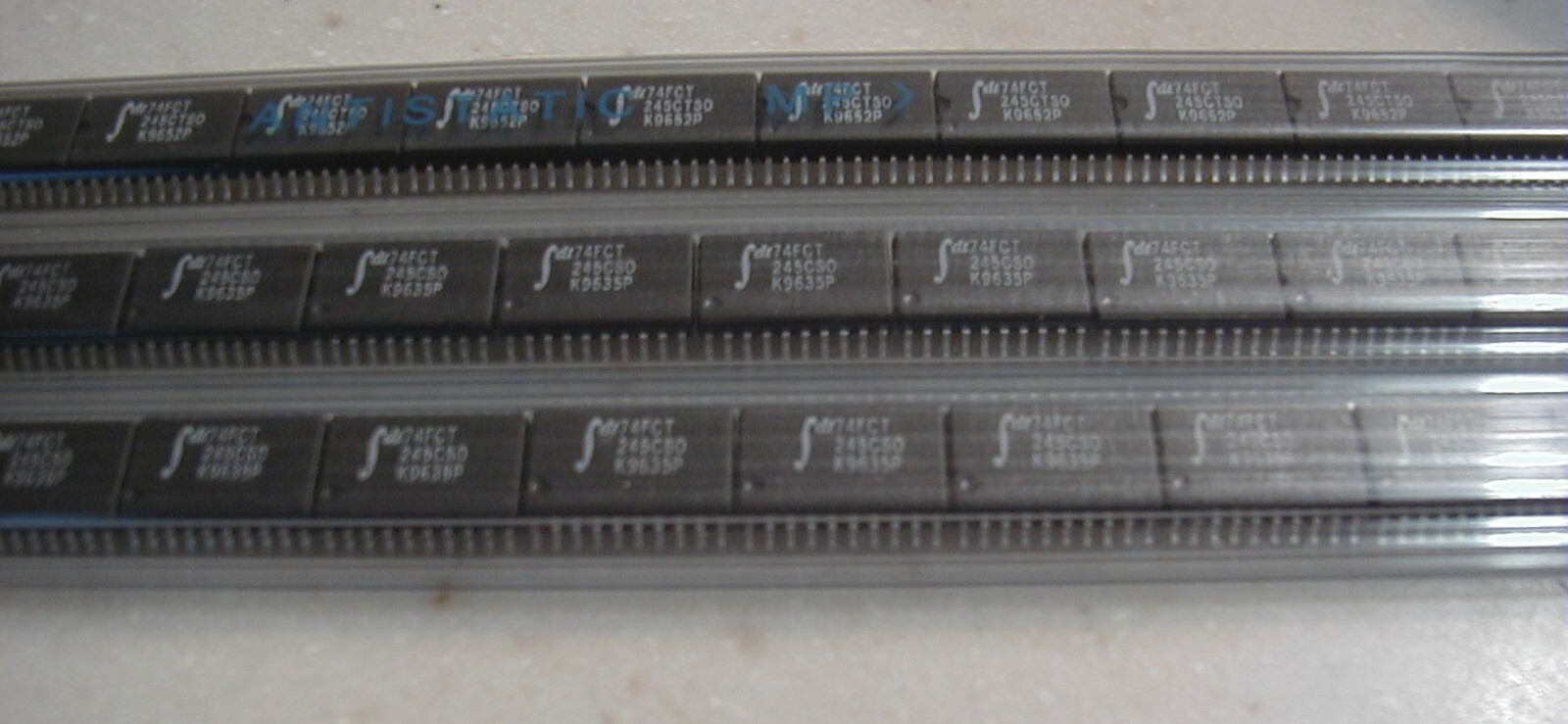 IC 74FCT245CSO  IC Surface Mount 20 P SOIC 37 pcs NOS USA stocked