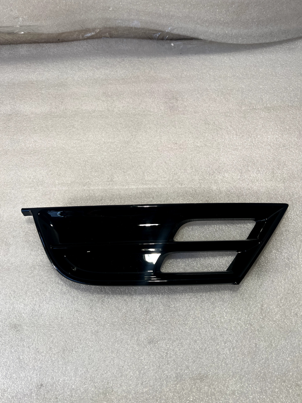 GOOD USED 2015-2017 CHRYSLER 200 RH FOG COVER BLACK OEM 68203014AC